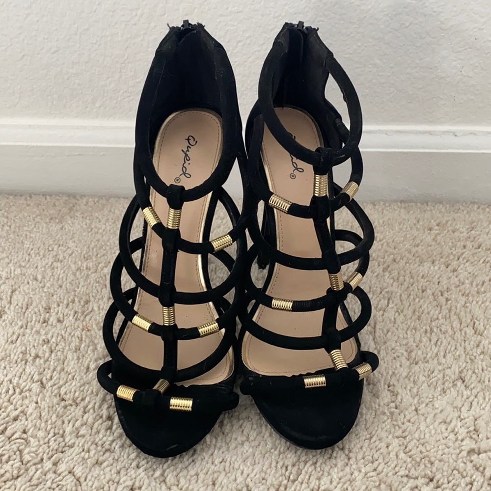 Qupid women’s black and gold high heels